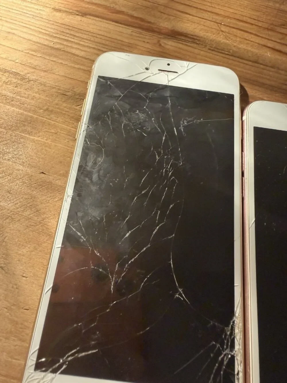 apple iphone 6s plus a1687 & iPhone S 1688 Parts  Or Repair Only